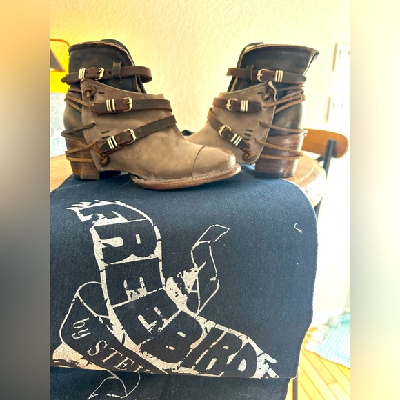 Freebird Crue Boots - Grey/Multi - Size 7 - *Never Worn*